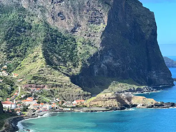 Porto da Cruz at the foot of the Penha d’Águia rock, a bay with turquoise water