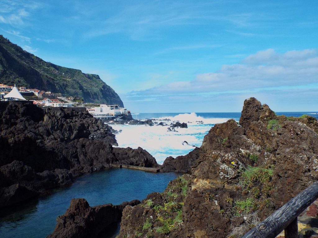 A lava pool right by the ocean on the Porto Moniz coast